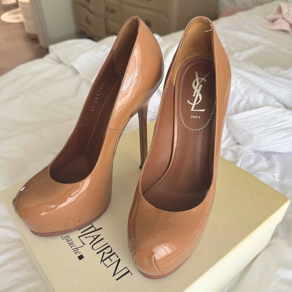 Yves Saint Laurent Tribtoo 105 Nude Pump
